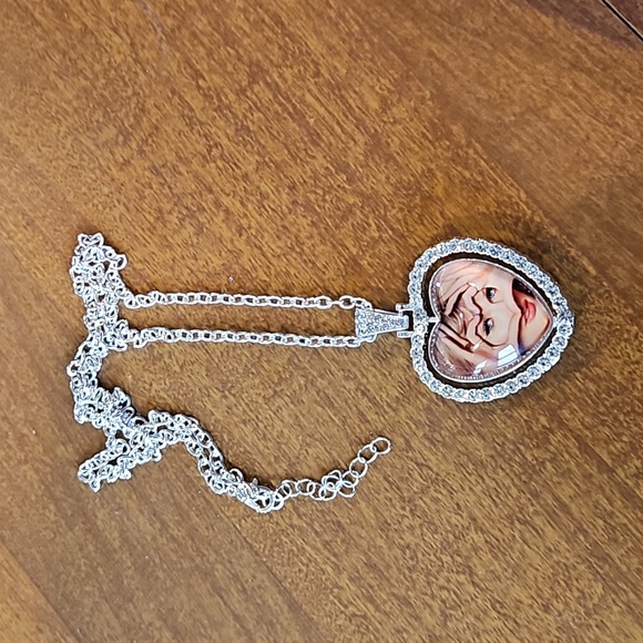 NWOT Rotating Heart Taylor Swift Inspired Necklace - Picture 5 of 5